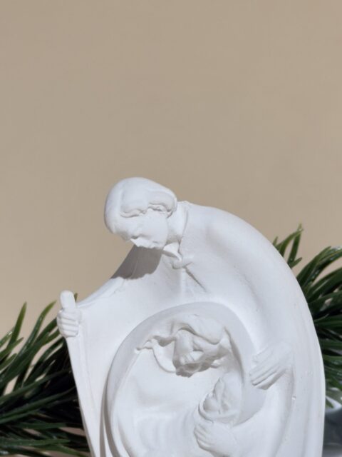 Sagrada Família Elpís em gesso com design figurativo moderno