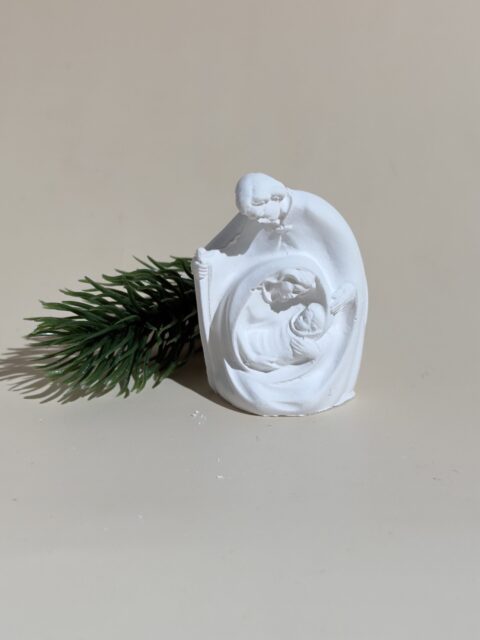 Sagrada Família Elpís em gesso com design figurativo moderno