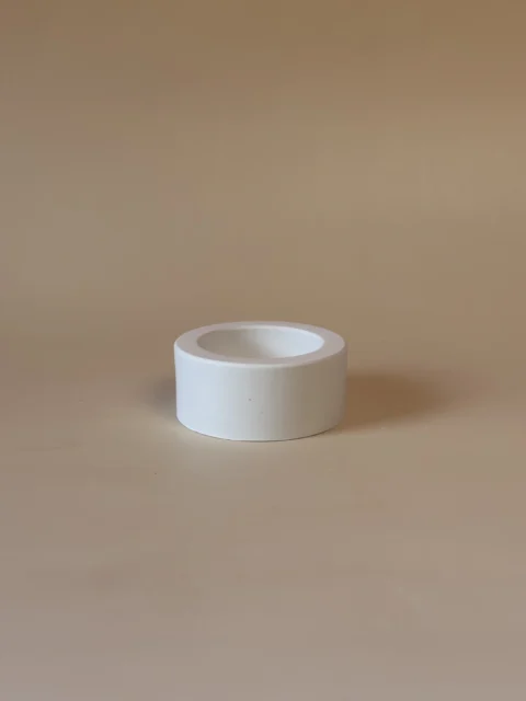 Porta-velas Círculo branco visto de frente, com formato cilíndrico baixo