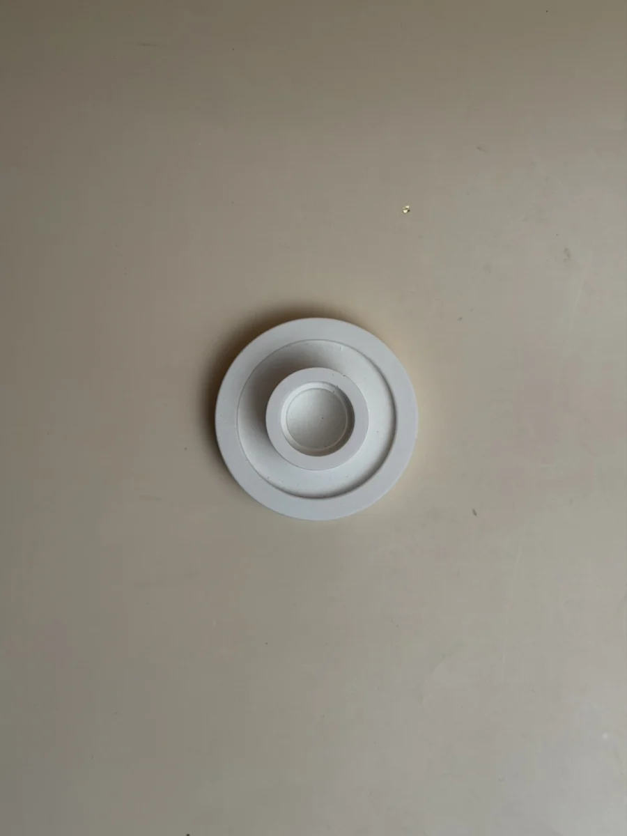 Porta-velas branco em círculo duplo visto de cima