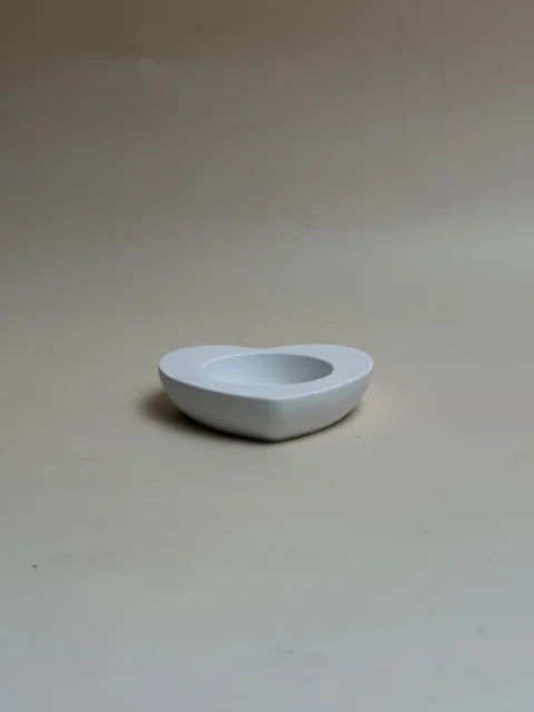 Porta-velas em forma de coração maçã, branco, visto de lado